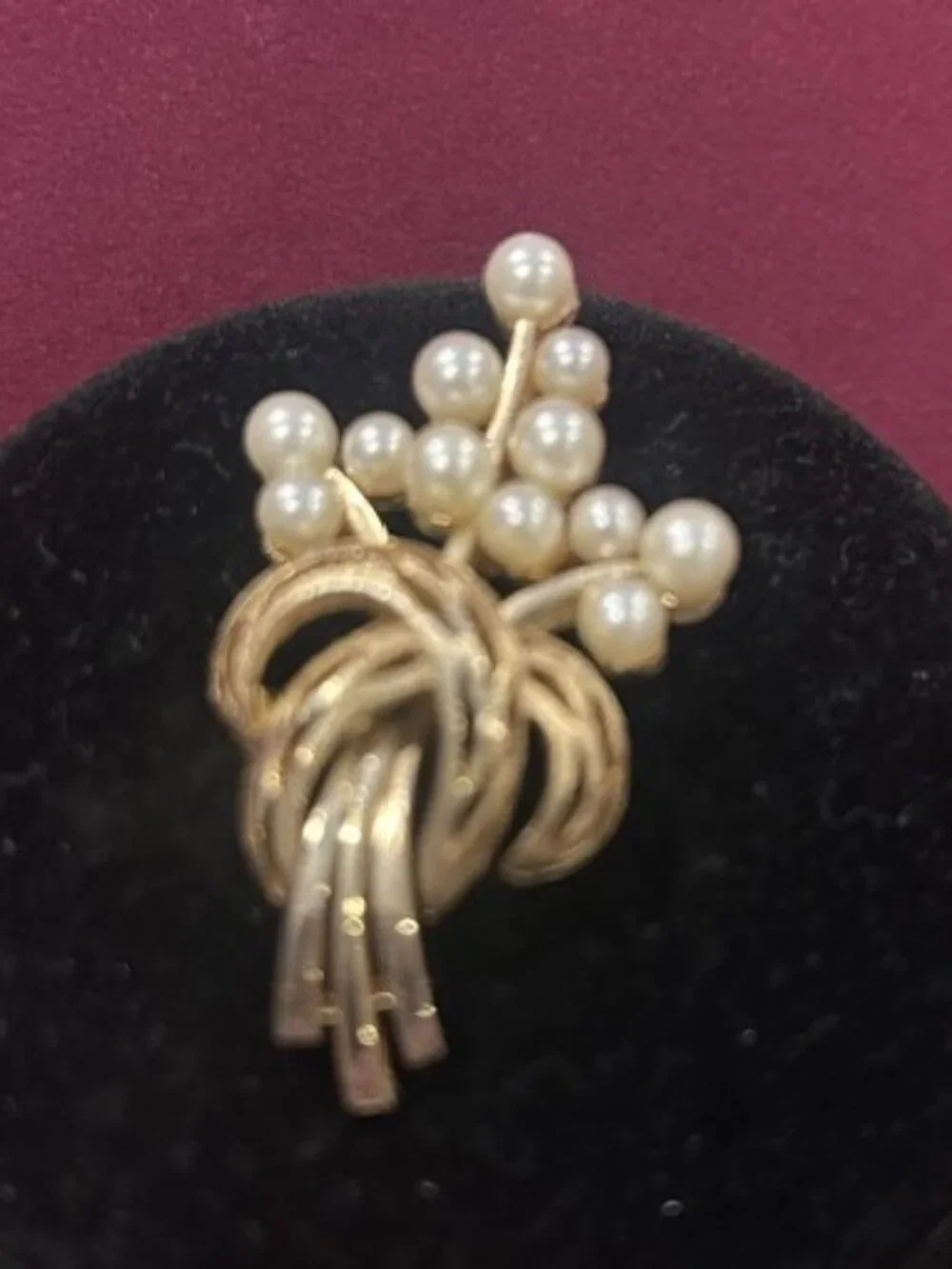 CROWN TRIFARI Brushed Gold Faux Pearl Bouquet BROOCH